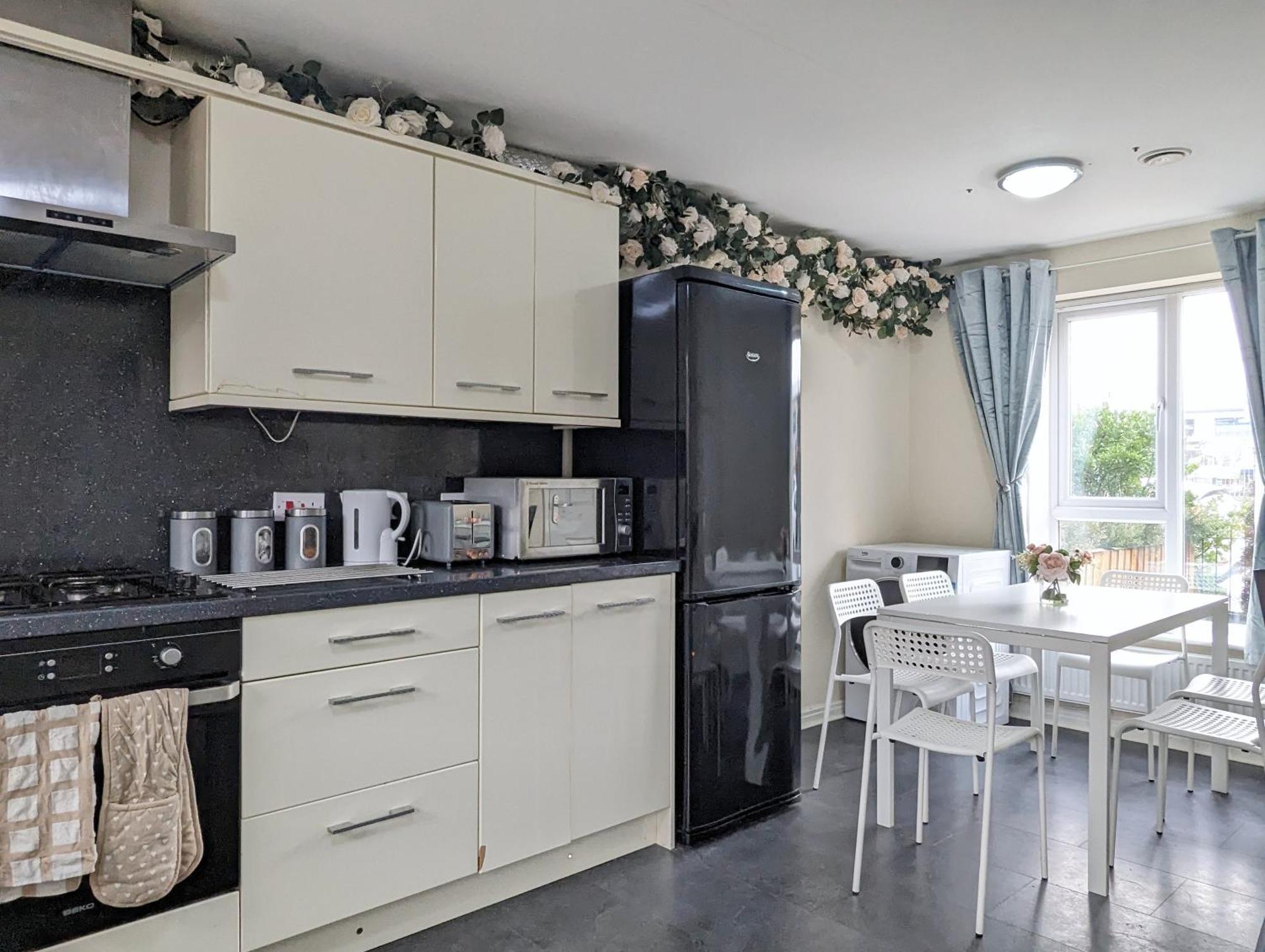 Guest Rooms Near City Centre Anfield Free Parking Liverpool Bagian luar foto